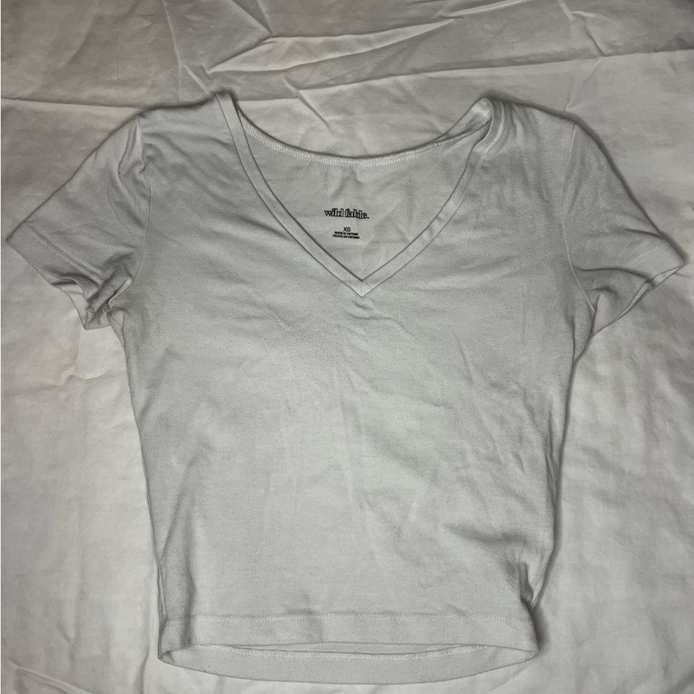 Wild Fable White V-Neck Short Sleeve Tee